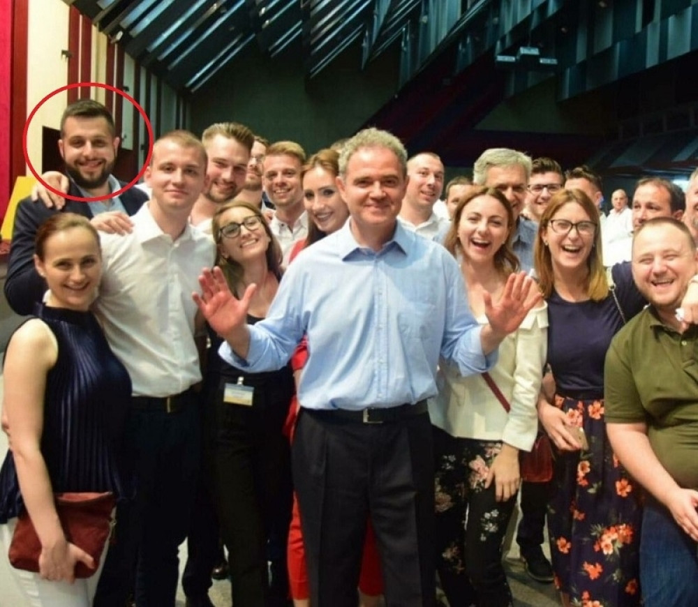 Studente zloupotrebio funkcioner DS-a blizak Lutovcu i Đilasu (FOTO)
