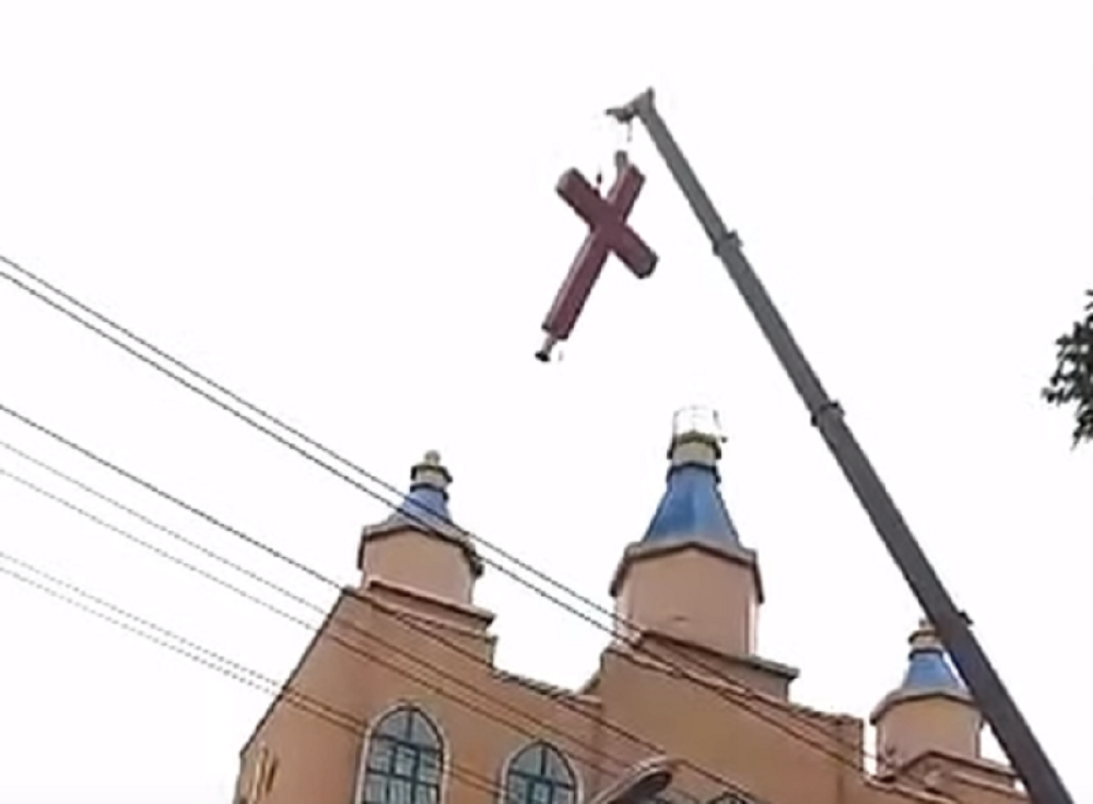 Kineske vlasti skidaju krstove sa katoličkih hramova (VIDEO)