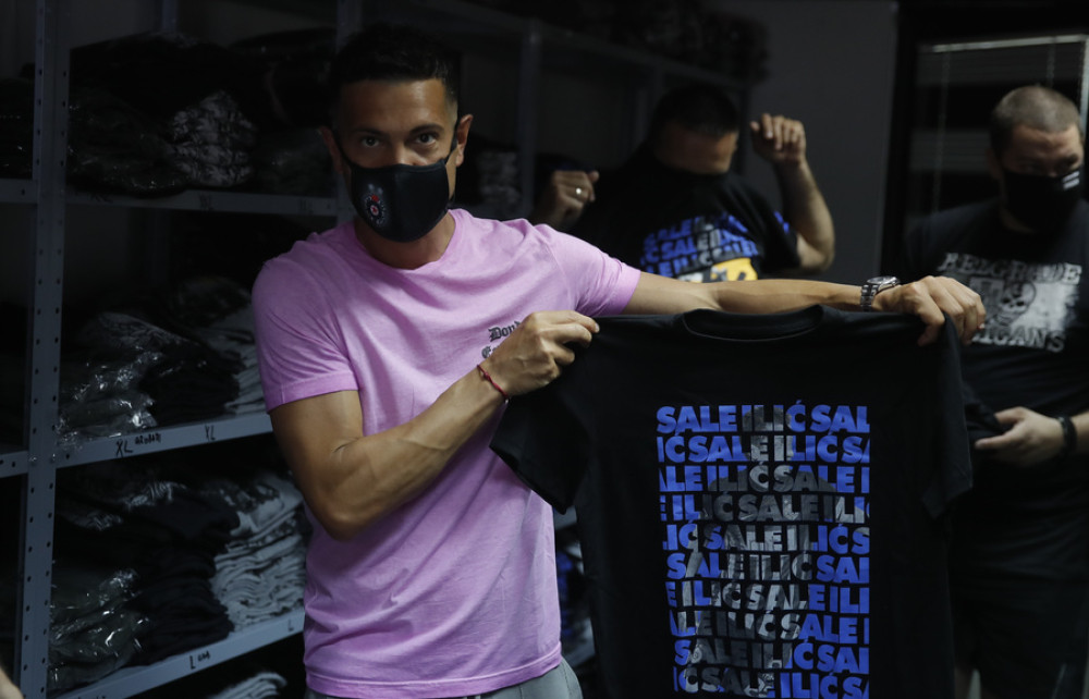 Navijači Partizana ugostili igrače i poklonili im majice