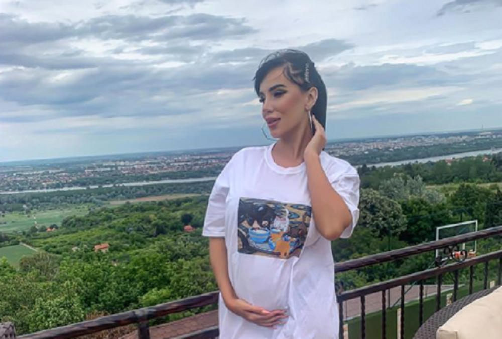 Trudna Aleksandra Subotić pokazala savršenu trudničku figuru u kupaćem kostimu!