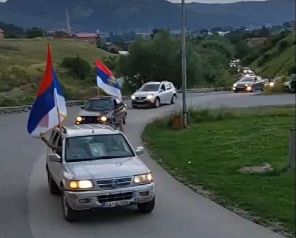 Tutnje srpske pesme, vijaju se barjaci, svetinje se brane! (VIDEO)