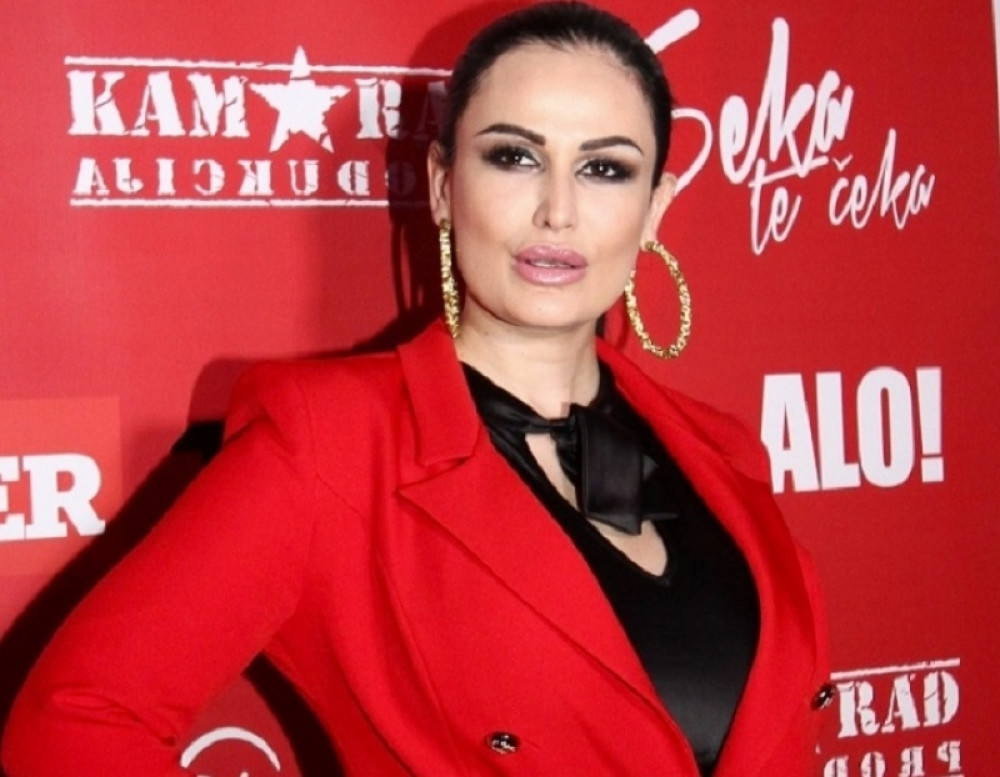 Pevačica izbačena iz Nemačke: Indi preživela dramu tokom putovanja!