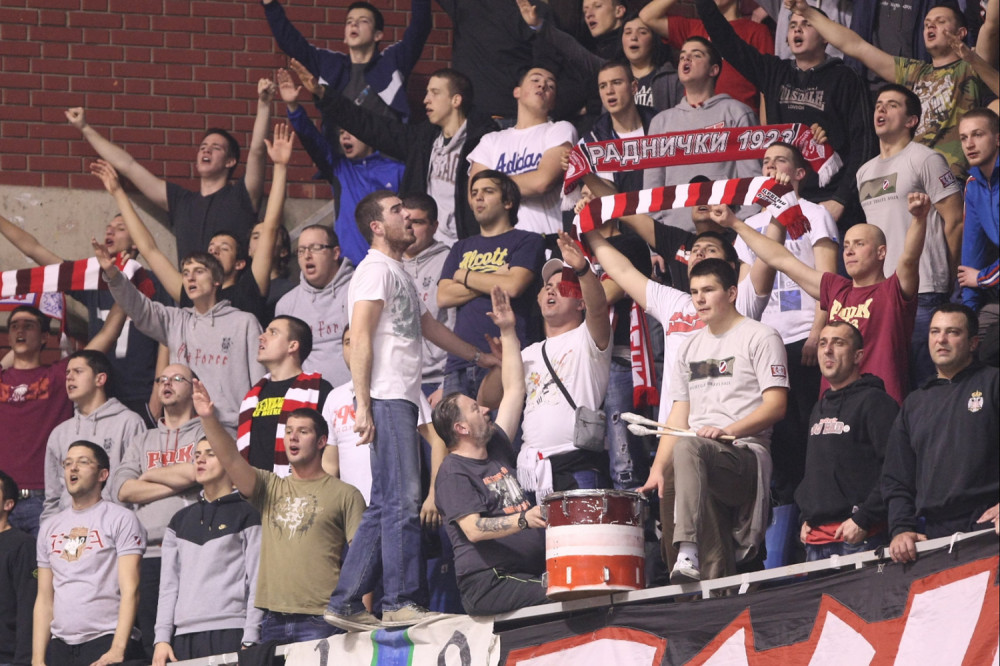 "Crveni đavoli" poslali poruku podrške lekarima, svetinjama i Novom Pazaru! (FOTO)