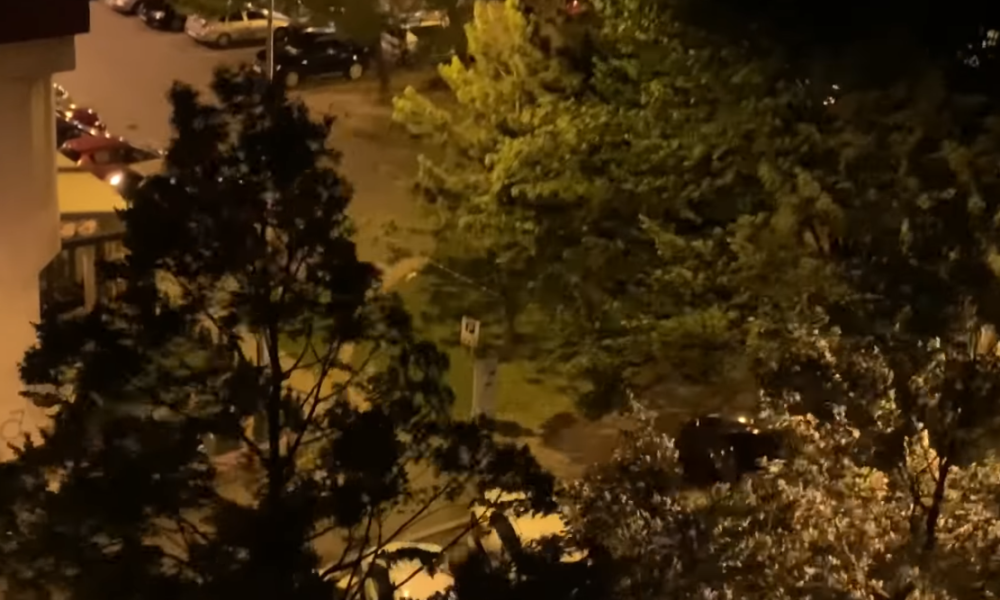 Orkanski vetar lomio stabla, nosio krovove ostavivši za sobom haos! Ima povređenih (VIDEO)