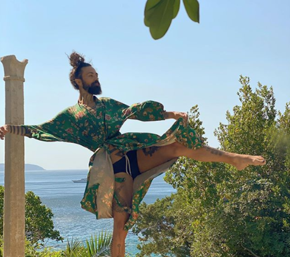 Božo Vrećo golišav i razdragan u Dubrovniku: Pevač podelio scene od kojih zastaje dah!