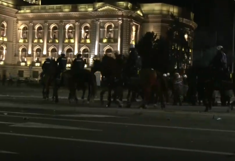 Slike rušenja grada obišle svet, svi svetski mediji pišu o neviđenom haosu u Beogradu