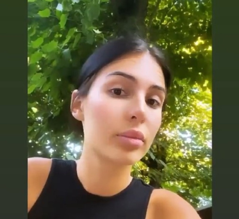 Anastasija Ražnatović snima fudbalera Zvezde dok ispijaju vino, pomalo ga zadirkuje, a njegova reakcija je - HIT! (VIDEO)