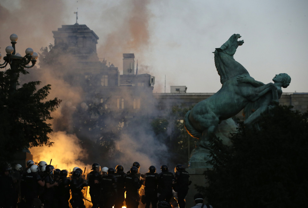 Zapalite srpsku policiju i Beograd!