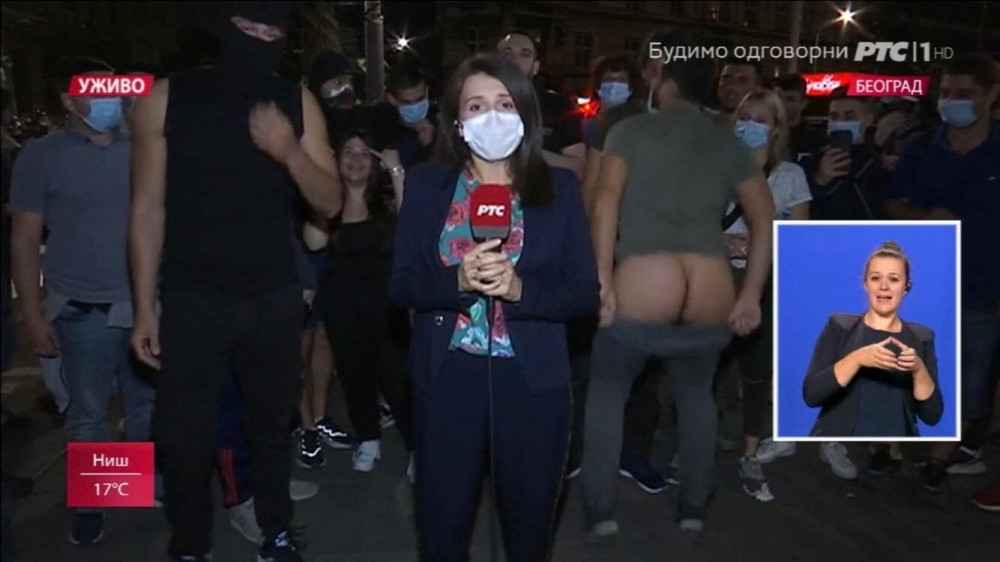 Demonstrant pokazao zadnjicu na RTS-u