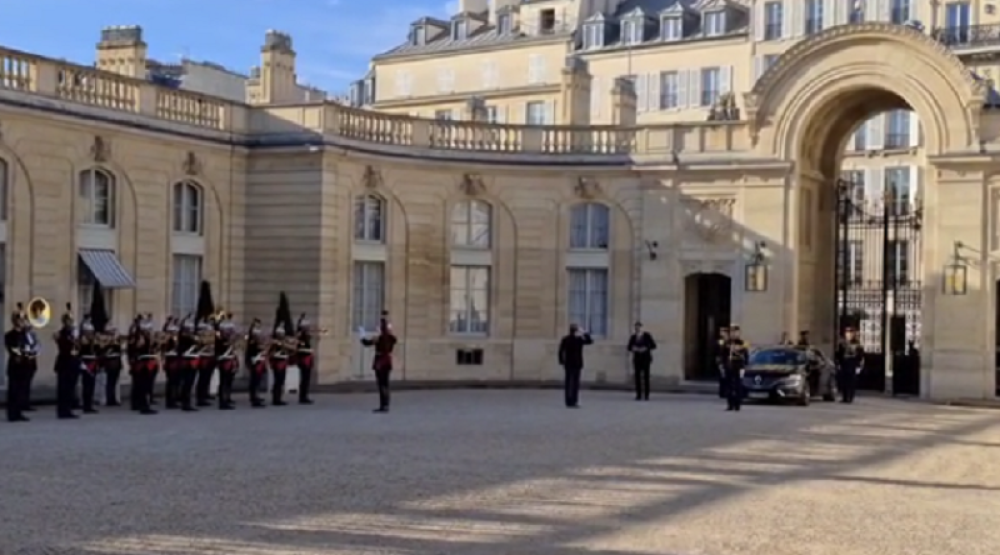 Vučić stigao u Jelisejsku palatu (VIDEO)