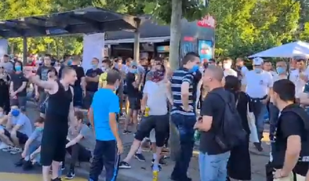 Demonstranti u klinču, hvatanje za guše (VIDEO)
