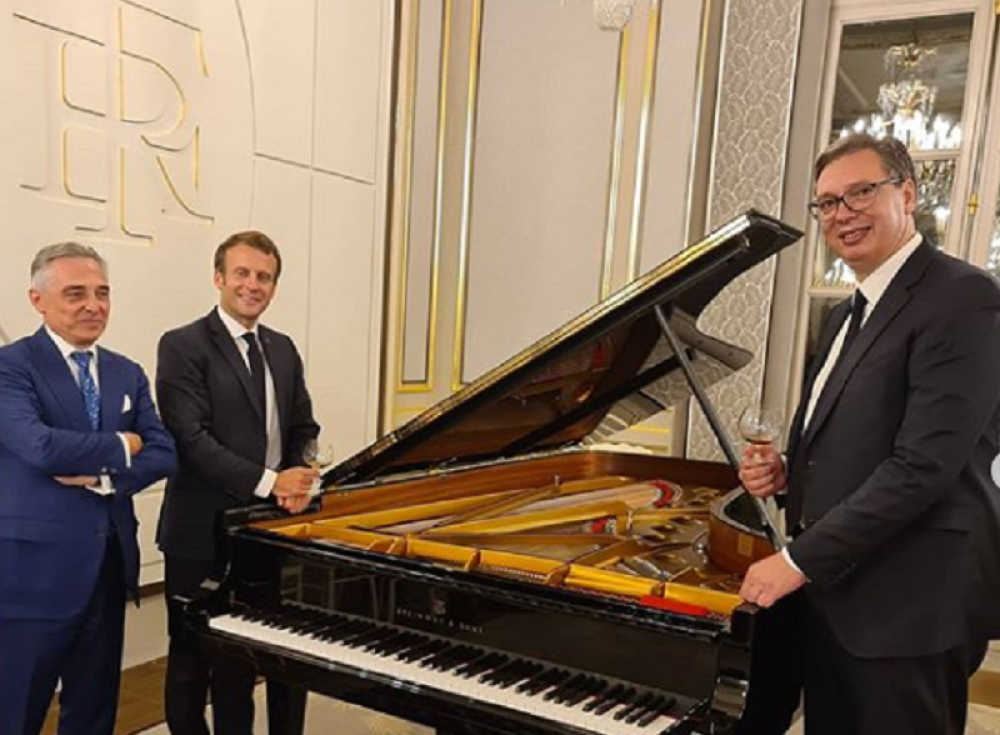 Nakon večere, Makron priredio specijalno iznenađenje za predsednika Vučića (FOTO)