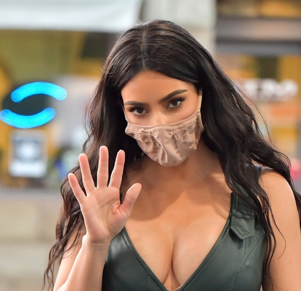 Odevna kombinacija Kim Kardašijan od koje će vam pozliti!