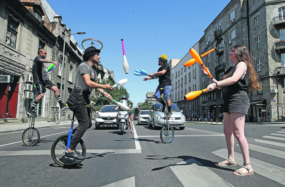 Ova grupa uličnih umetnika iz Južne Amerike CEO KARANTIN provela je u Beogradu, a evo ZBOG ČEGA je jedan od njih istetovirao ime naše prestonice na ruci