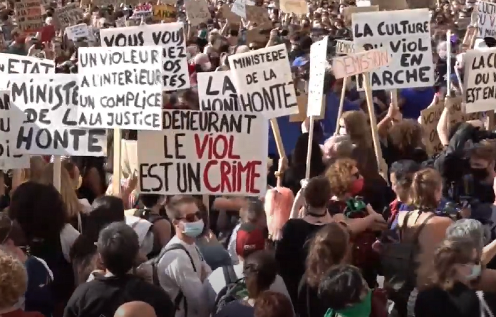 Feministkinje izašle na ulice, hoće da linčuju ministre policije i pravde! (VIDEO)