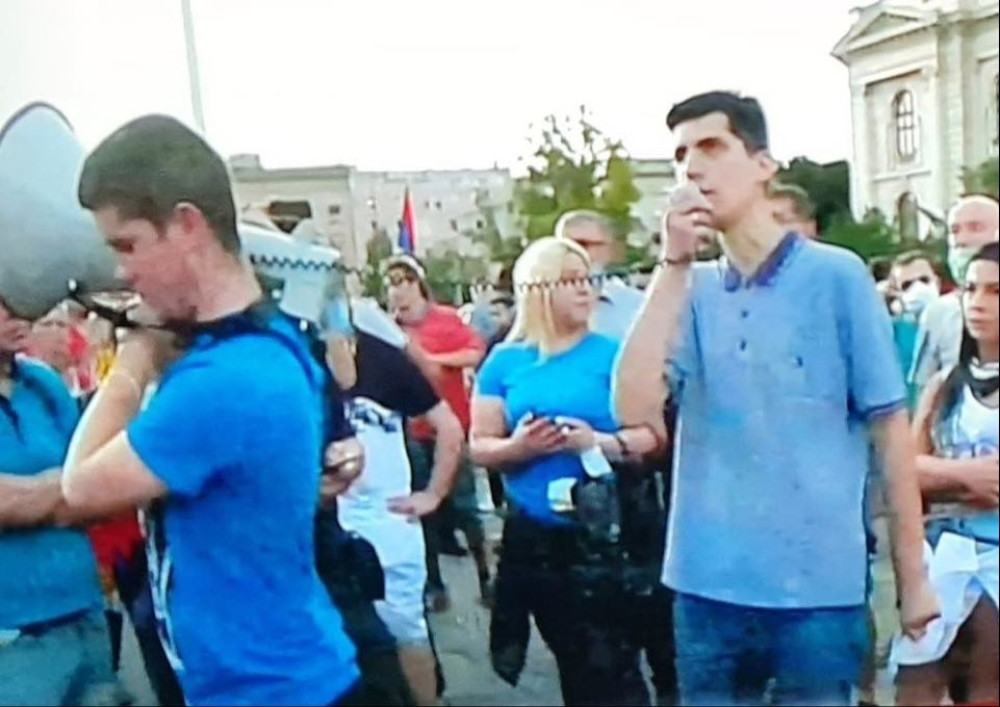 Mladen Obradović iz "Obraza" nas teroriše, obija fasadu!