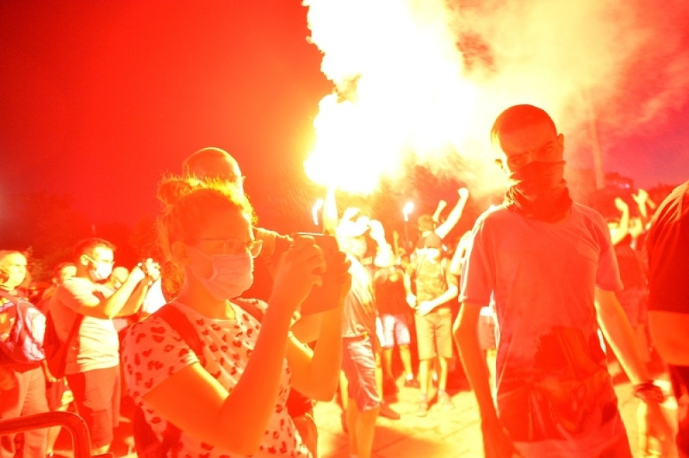 Ovako je počeo današnji haos ispred Skupštine! (VIDEO)