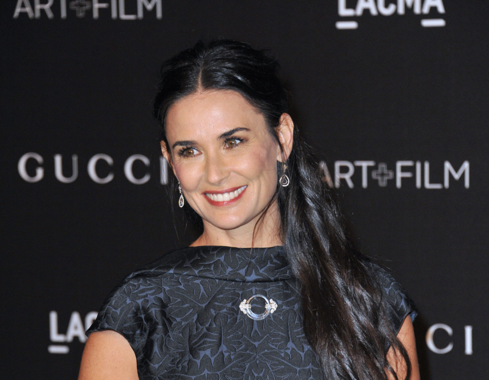 Kupatilo Demi Mur će vas ostaviti u čudu: Kauč, antikviteti, skulpture, tepih... Sve uz WC šolju! (FOTO)