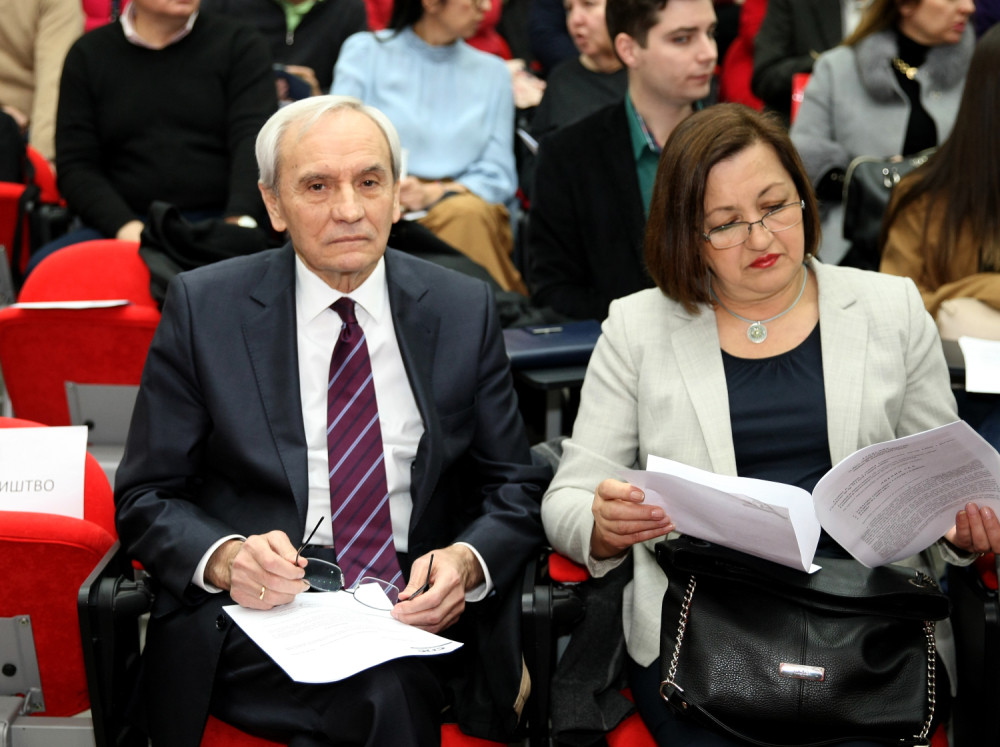 Moj sin nije razbijao, samo je svratio na demonstracije!