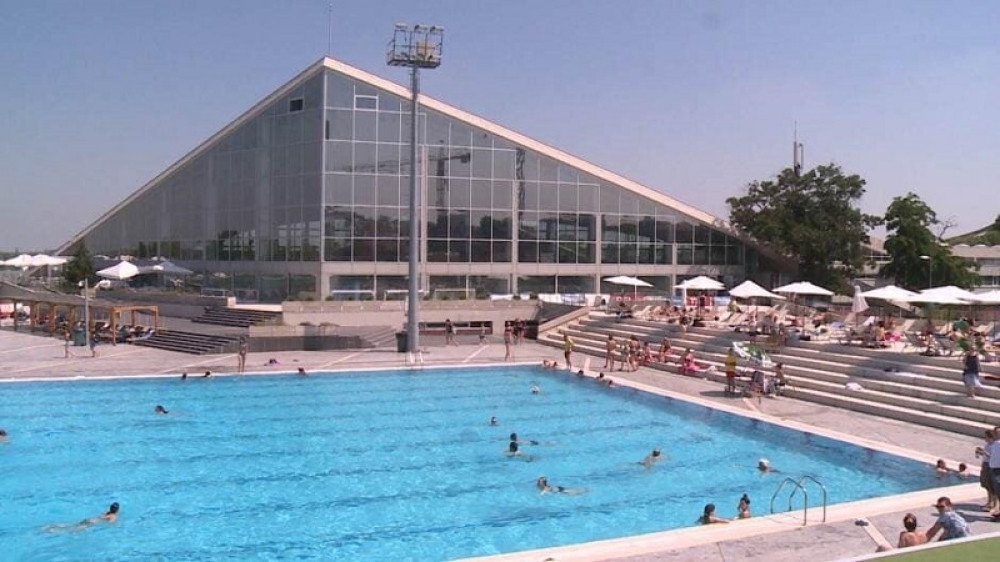 Pod suncobranom dvoje, u bazenu 40 ljudi, a mora se poštovati još 9 novih pravila