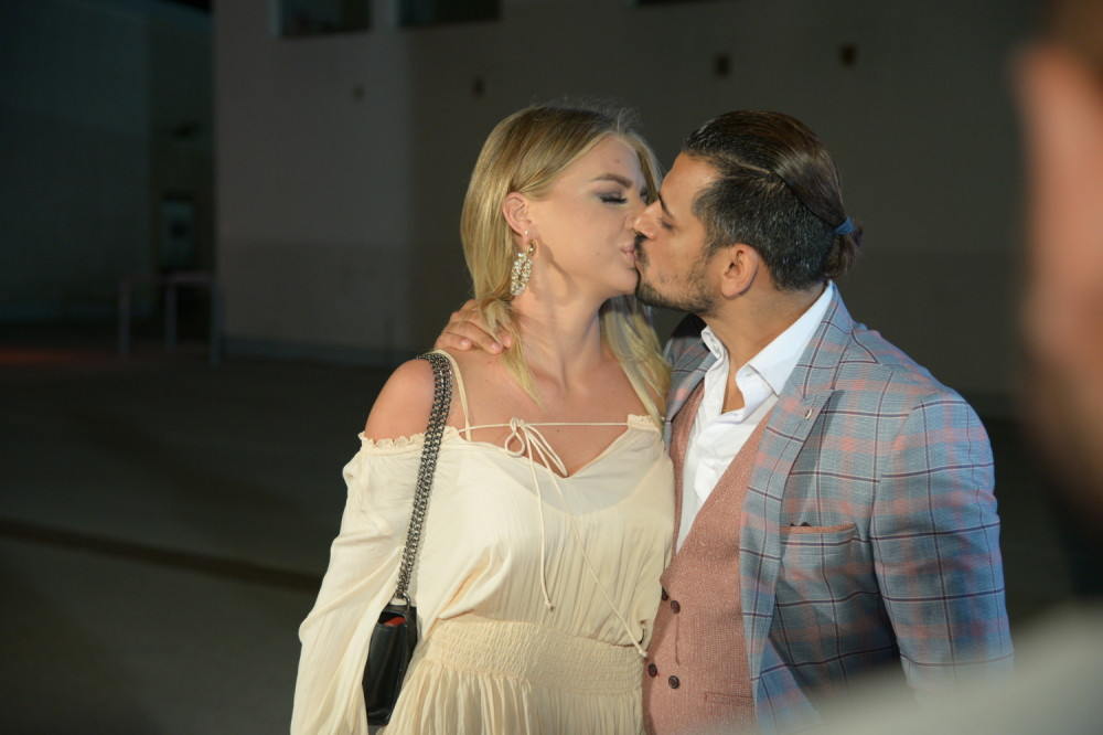 Milica i Bora pomirenje proslavili vrelim poljubcima ispod pokrivača (FOTO/VIDEO)