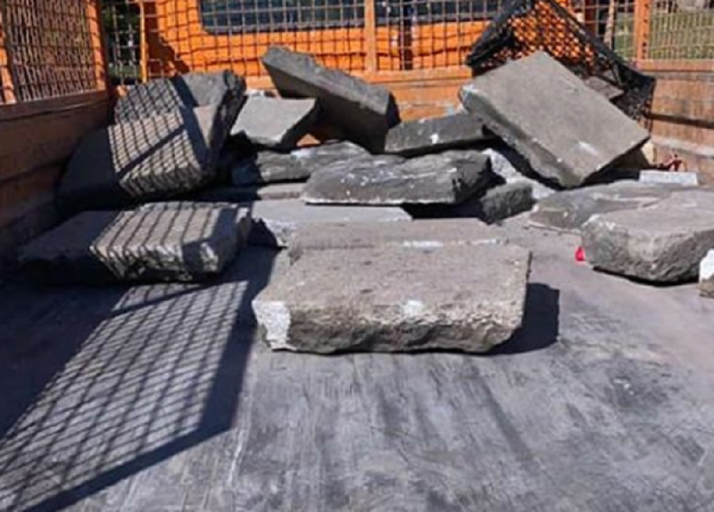 Evo čime su huligani planirali da napadnu policiju (FOTO)