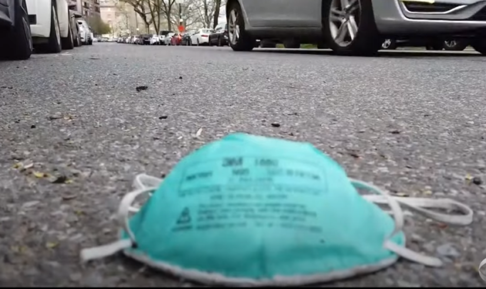 Smatraju se medicinskim otpadom, a za razgradnju plastične potrebno je 450 godina