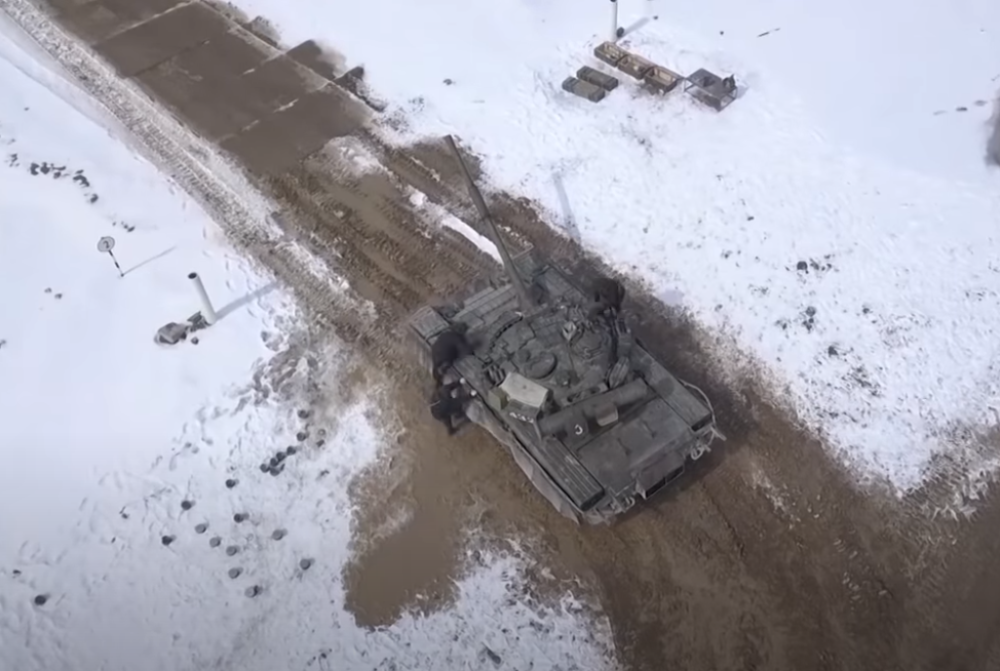 Ruski tenkovi ekspresno dopremljeni na krajnji sever, sprema se akcija moćnih razmera (VIDEO)