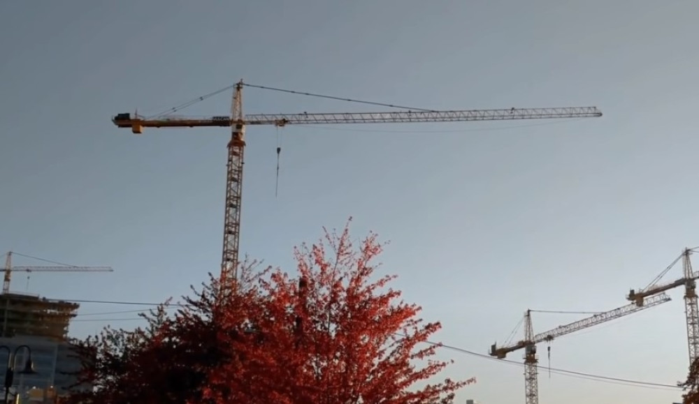 Predsednik drugoligaša kupio dizalicu kako bi mogao da gleda utakmice svog tima! (FOTO)