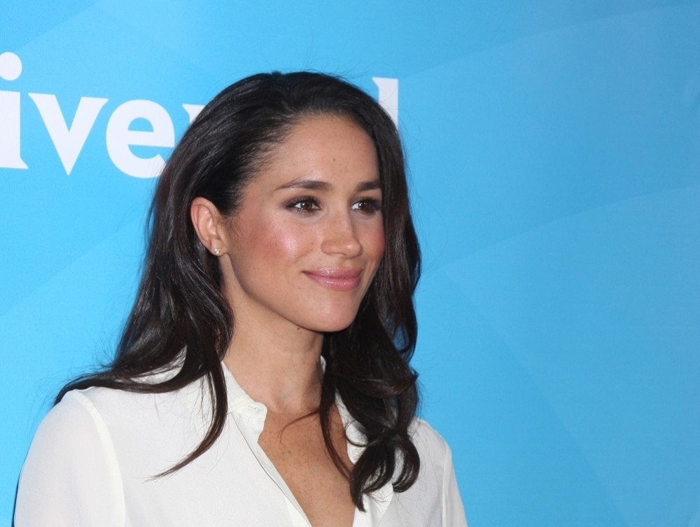 Megan Markl nosi samo belo: Stilisti otkrili šta se krije iza njenih odevnih kombinacija!