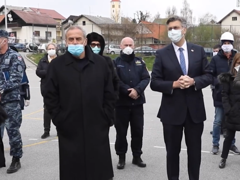 Hrvatski političar se obrukao kao da je za to plaćen: Stavio masku i demonstrirao građanima kako je ne treba nositi