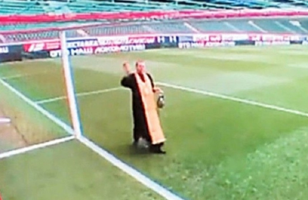 Lokomotivi ne pomaže ni sveštenik