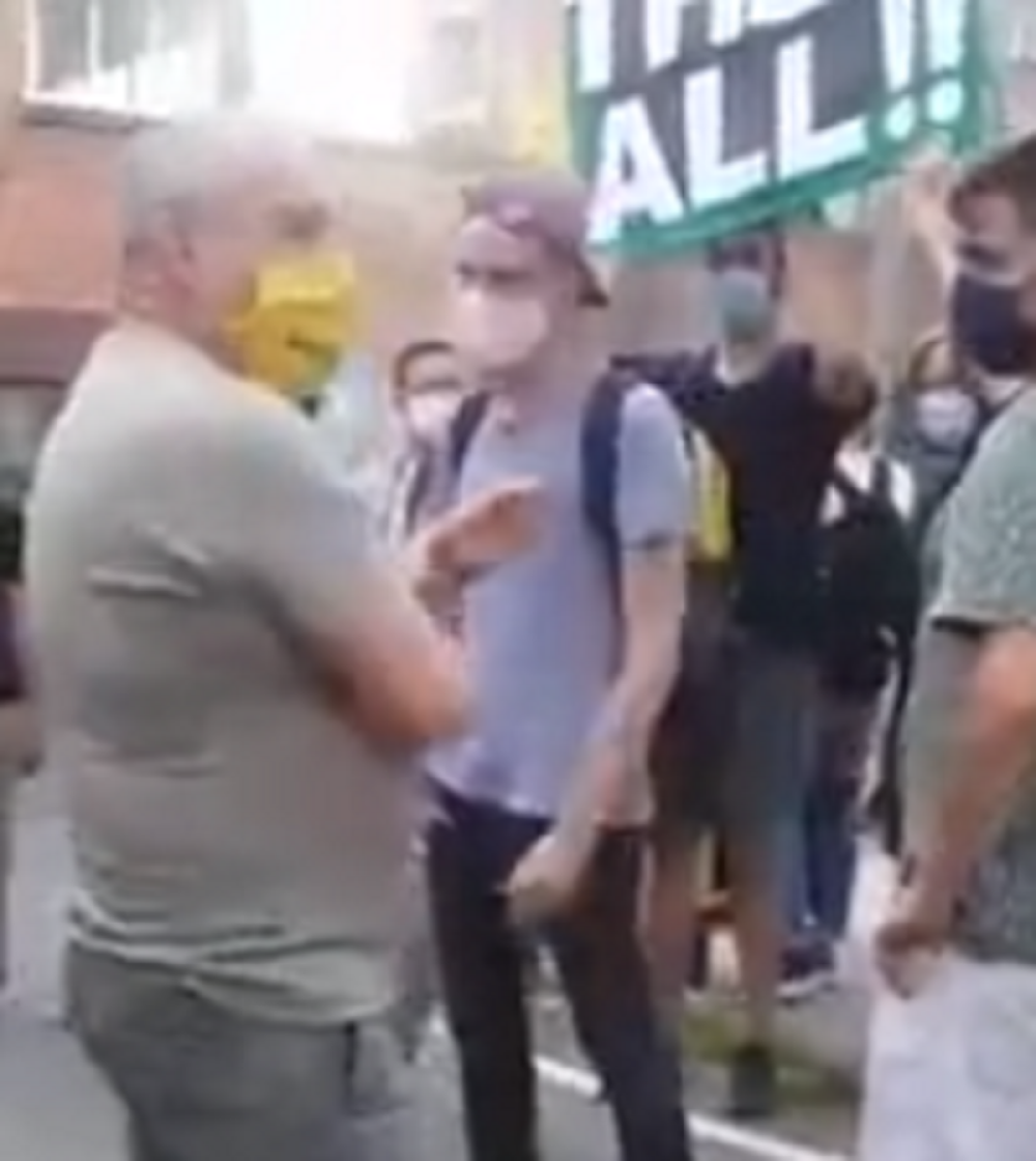 Neviđen haos ispred Centralnog zatvora! Izrevoltirani građani vređali i psovali Đilasove ljude, rekli im ono što niko do sada nije smeo (VIDEO)