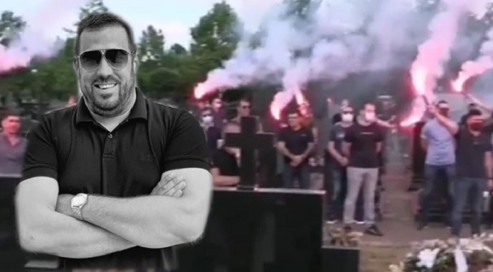 Jeziv prizor sa sahrane estradnog menadžera: Grobnicom se orila bakljada uz navijačku pesmu crveno-belih! (VIDEO)