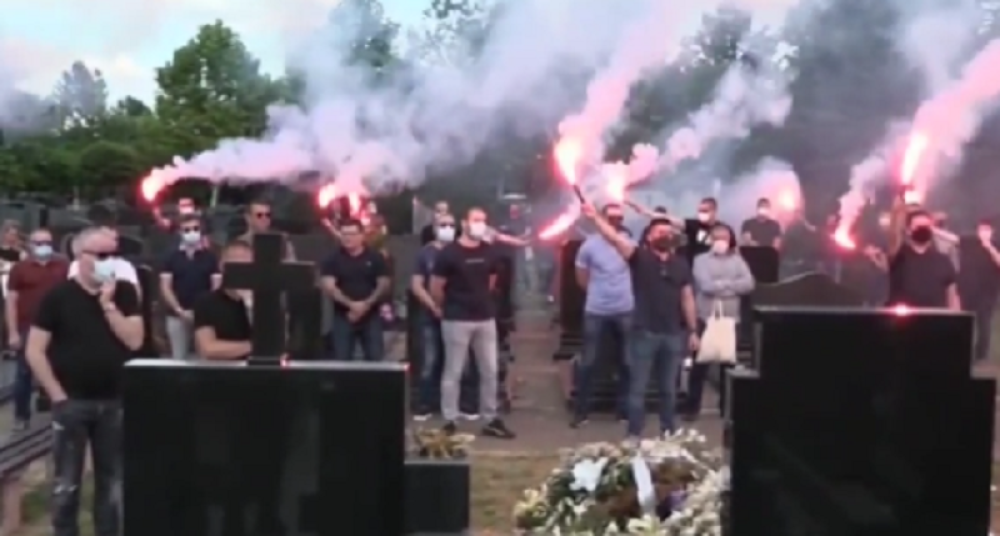 Baklje i himna Zvezde u njegovu čast! (VIDEO)