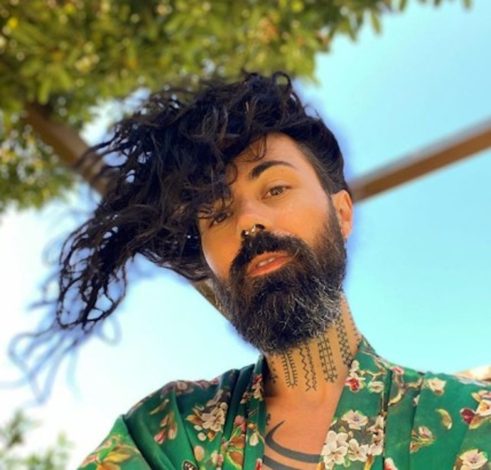 Poznati pevač otkrio da se njegova majka bori sa kancerom, objavom dirnuo javnost! (FOTO/VIDEO)