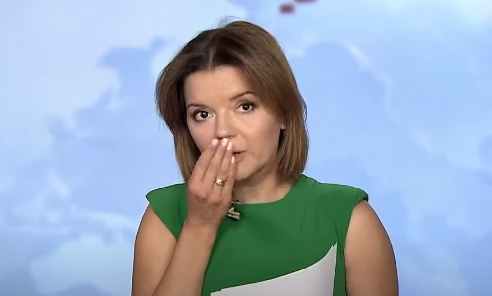 Voditeljki ispao ZUB u prenosu uživo: Ono što je učinila nakon toga gledaoce frapiralo! (VIDEO)