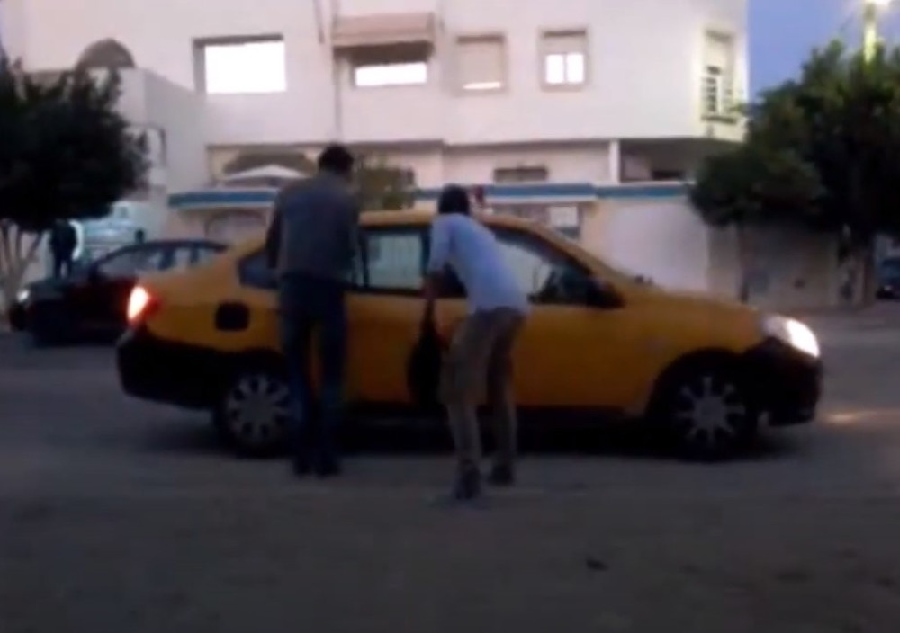 Mladenovčani vezali taksistu, pretili mu pištoljem, silom smestili na zadnje sedište, a onda se uputili u ovaj grad