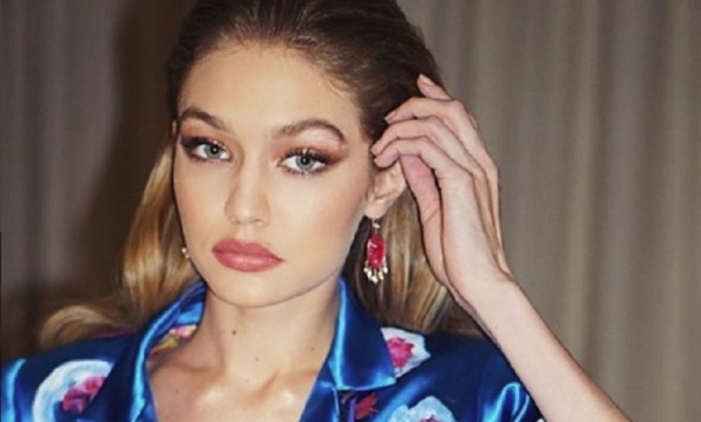 Neodoljiva slika najlepše žene na svetu sa tek rođenom ćerkom (FOTO/VIDEO)