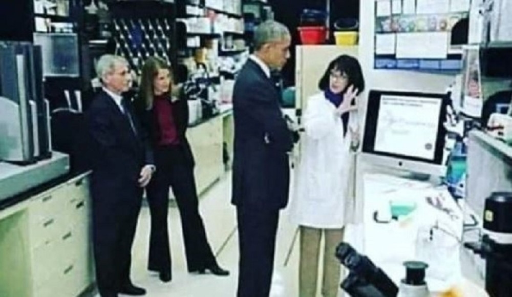 Svet gori zbog objavljene fotografije! Supruga Bila Gejtsa i Barak Obama u laboratoriji u Vuhanu! Svi odmah povezali koronavirus sa ovim