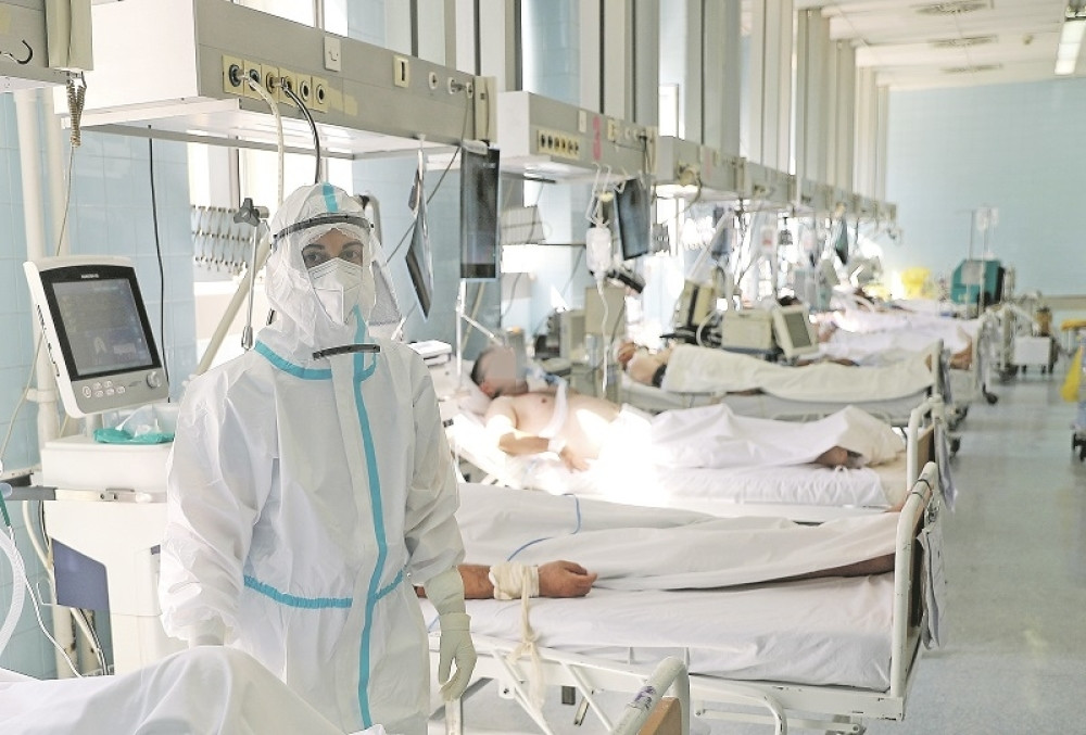 Upozorenje direktora KBC Kragujevac odzvanja Srbijom: "Manimo se ćorava posla, evo kad nas čeka treći talas virusa korona"