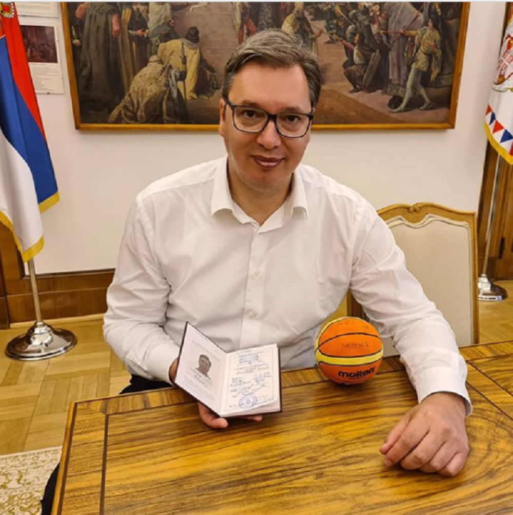 Predsednik Vučić upisao još jedan fakultet!