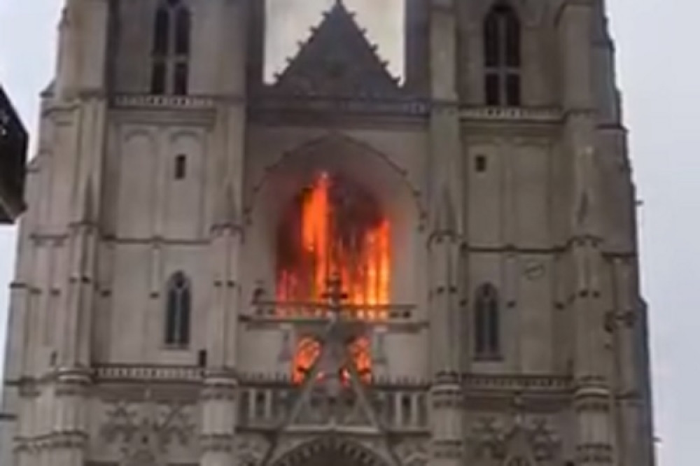 Požar u Francuskoj, stotine vatrogasaca se bori sa stihijom! (VIDEO)