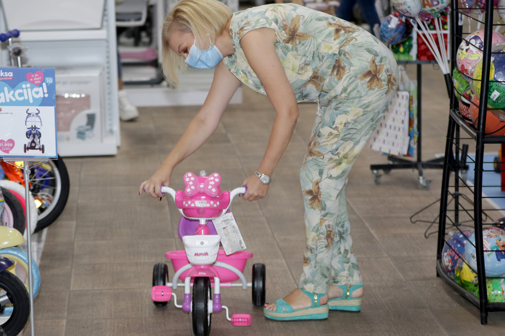 Ivana Selakov uhvaćena sa maskom u kupovini, ne žali novac, a evo šta je pazarila!