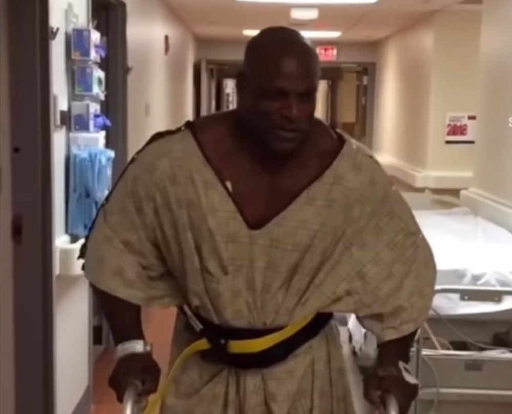 "Adonis" koji je koračao na zemlji, završio u invalidskim kolicima zbog njegovih svetskih rekorda! (VIDEO)