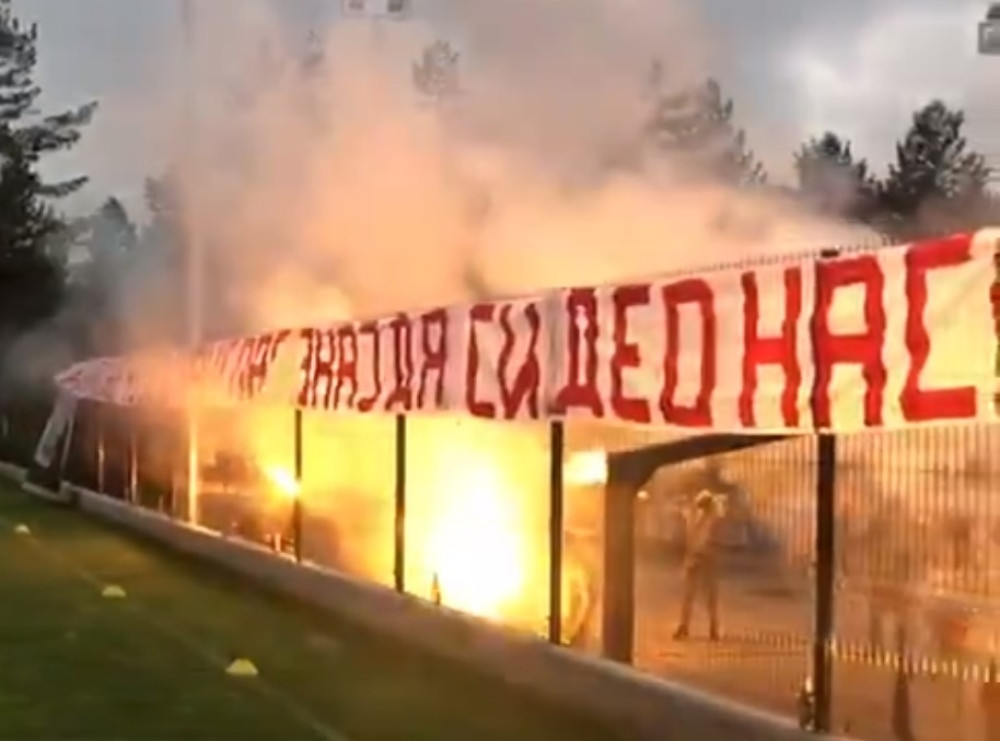 Pojavili se navijači crveno-belih i poslali moćnu poruku! (VIDEO)