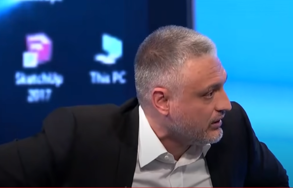 " Razgovarao sam sa njegovim vozačem, kada je ničim izazvan krenuo da me udara"