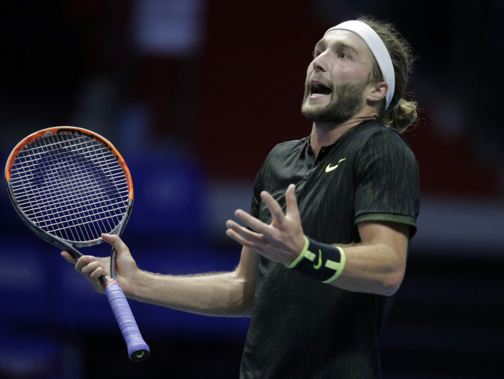 Bio je drugi teniser sveta, poistovećuje se sa Đokovićem, ali nikako da dođe do uspeha: "Život mi se raspada!"