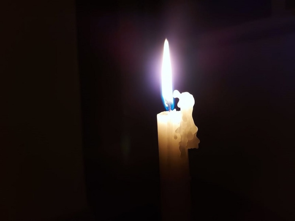 Palila sveću pa iz nehata zapalila slamu