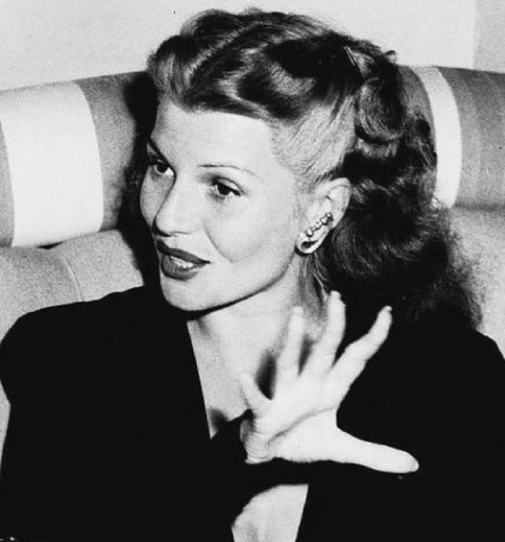 Otac je svakodnevno SILOVAO, pa je terao da igra: Jezivi detalji iz života poznate glumice!